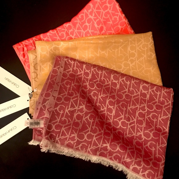 Calvin Kline Viscose Scarf / Wrap Color Wine - Picture 3 of 3